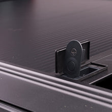 Cargar imagen en el visor de la galería, 60851 Cobertor para vagón de pickup RetraxOne MX para Toyota Tacoma 5&#39; 2016-2021
