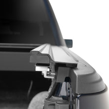 Cargar imagen en el visor de la galería, 60243 Cobertor para vagón de pickup RetraxOne MX para Dodge Ram 1500  Doble Cabina 5.7&quot;
