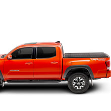 Cargar imagen en el visor de la galería, 60851 Cobertor para vagón de pickup RetraxOne MX para Toyota Tacoma 5&#39; 2016-2021
