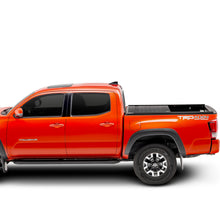 Cargar imagen en el visor de la galería, 60851 Cobertor para vagón de pickup RetraxOne MX para Toyota Tacoma 5&#39; 2016-2021
