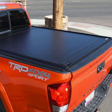Cargar imagen en el visor de la galería, 60851 Cobertor para vagón de pickup RetraxOne MX para Toyota Tacoma 5&#39; 2016-2021
