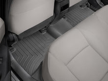 Cargar imagen en el visor de la galería, Alfombra WeatherTech Bandeja FloorLiner para Toyota Corolla 2020 en adelante.
