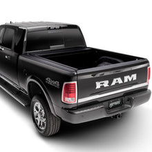 Cargar imagen en el visor de la galería, 60243 Cobertor para vagón de pickup RetraxOne MX para Dodge Ram 1500  Doble Cabina 5.7&quot;
