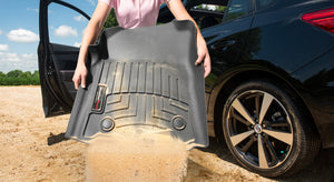 Alfombra WeatherTech para Lexus UX y UX Hibrido 2019-2023 Kit con FloorLiner 1ra y 2da fila en color negro.