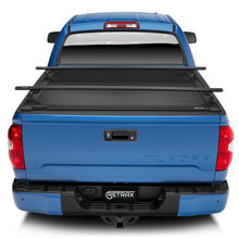 Cargar imagen en el visor de la galería, Cobertor para vagón de pickup RetraxOne XR para Toyota Tundra 5.7 pulg.
